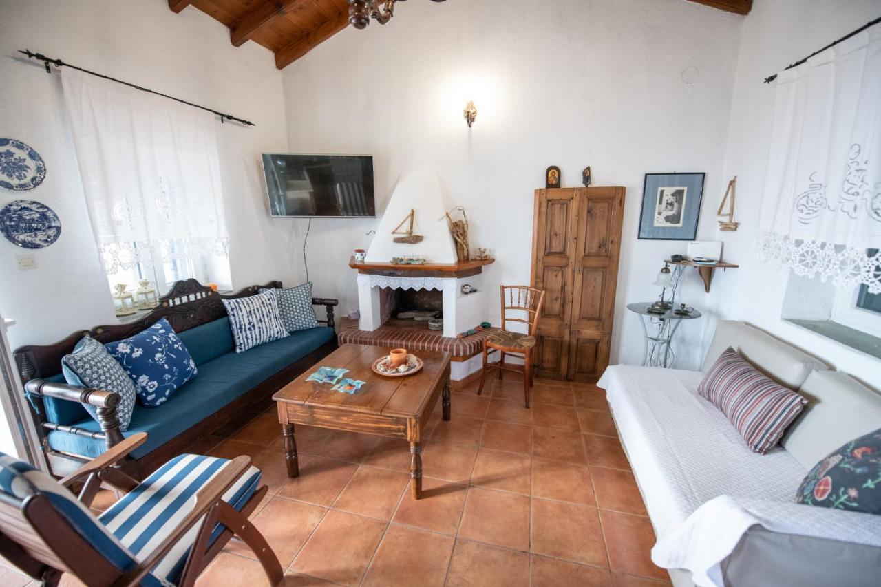 Villa Marouda Glossa Exterior photo